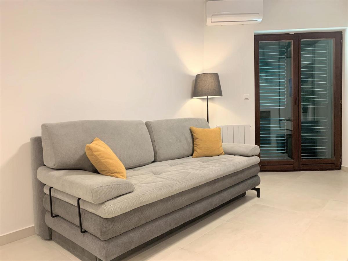 Villa Fani - Apartments In โตรกีร์ ภายนอก รูปภาพ