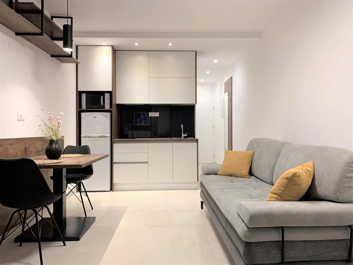 Villa Fani - Apartments In โตรกีร์ ภายนอก รูปภาพ