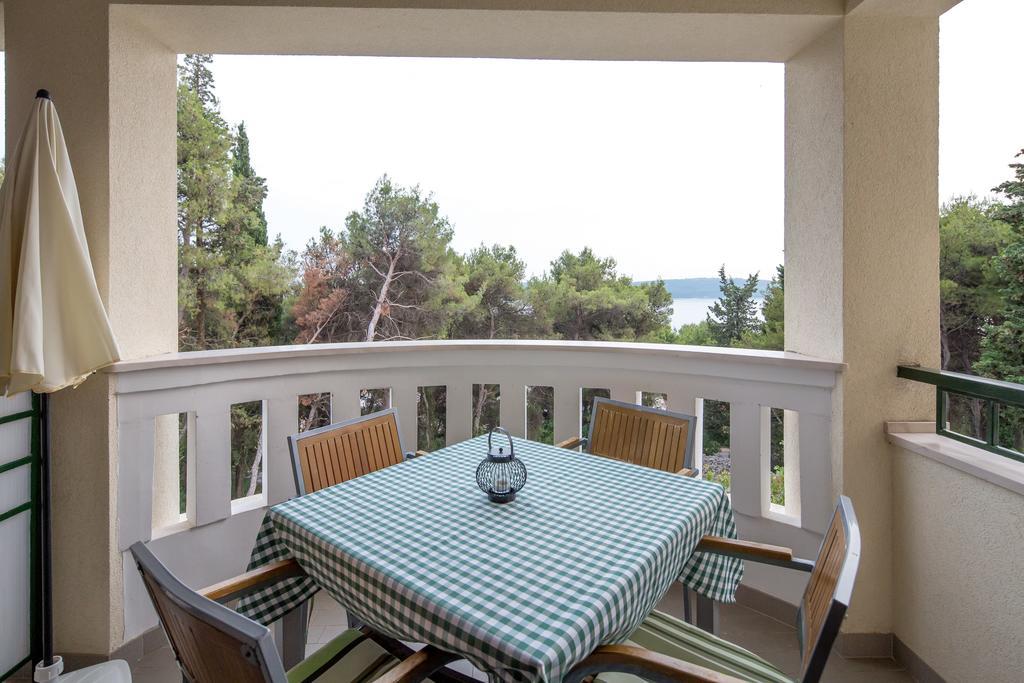 Villa Fani - Apartments In โตรกีร์ ภายนอก รูปภาพ