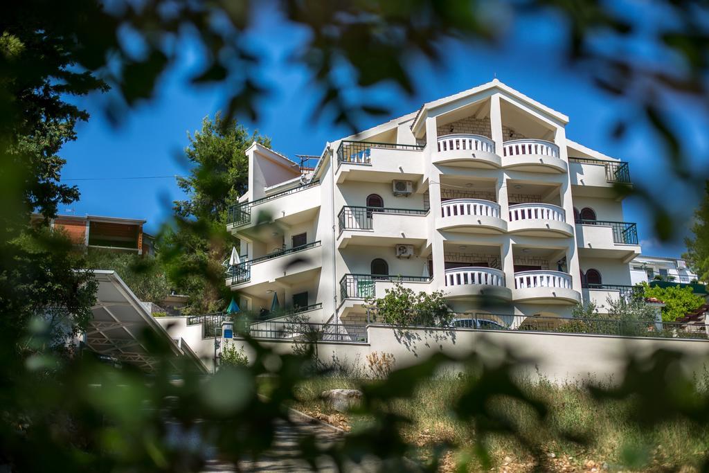 Villa Fani - Apartments In โตรกีร์ ภายนอก รูปภาพ