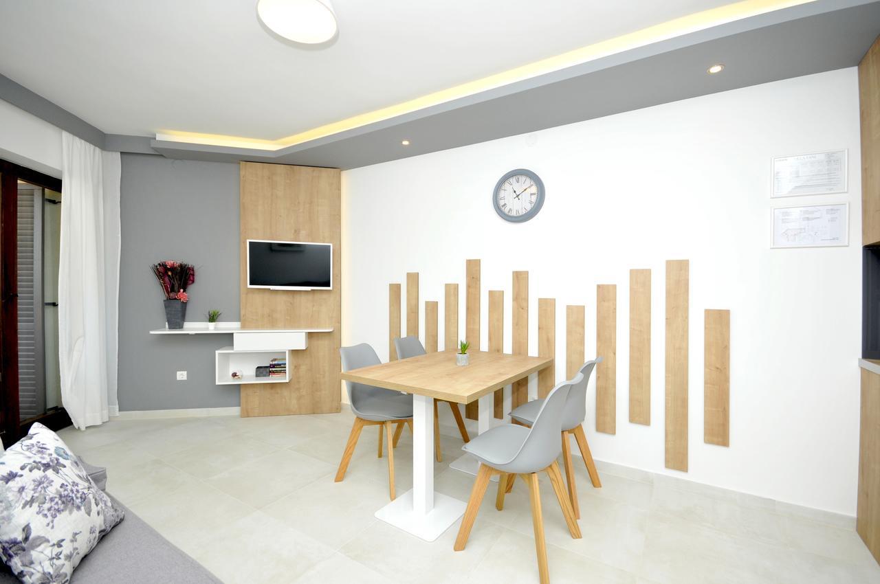 Villa Fani - Apartments In โตรกีร์ ภายนอก รูปภาพ