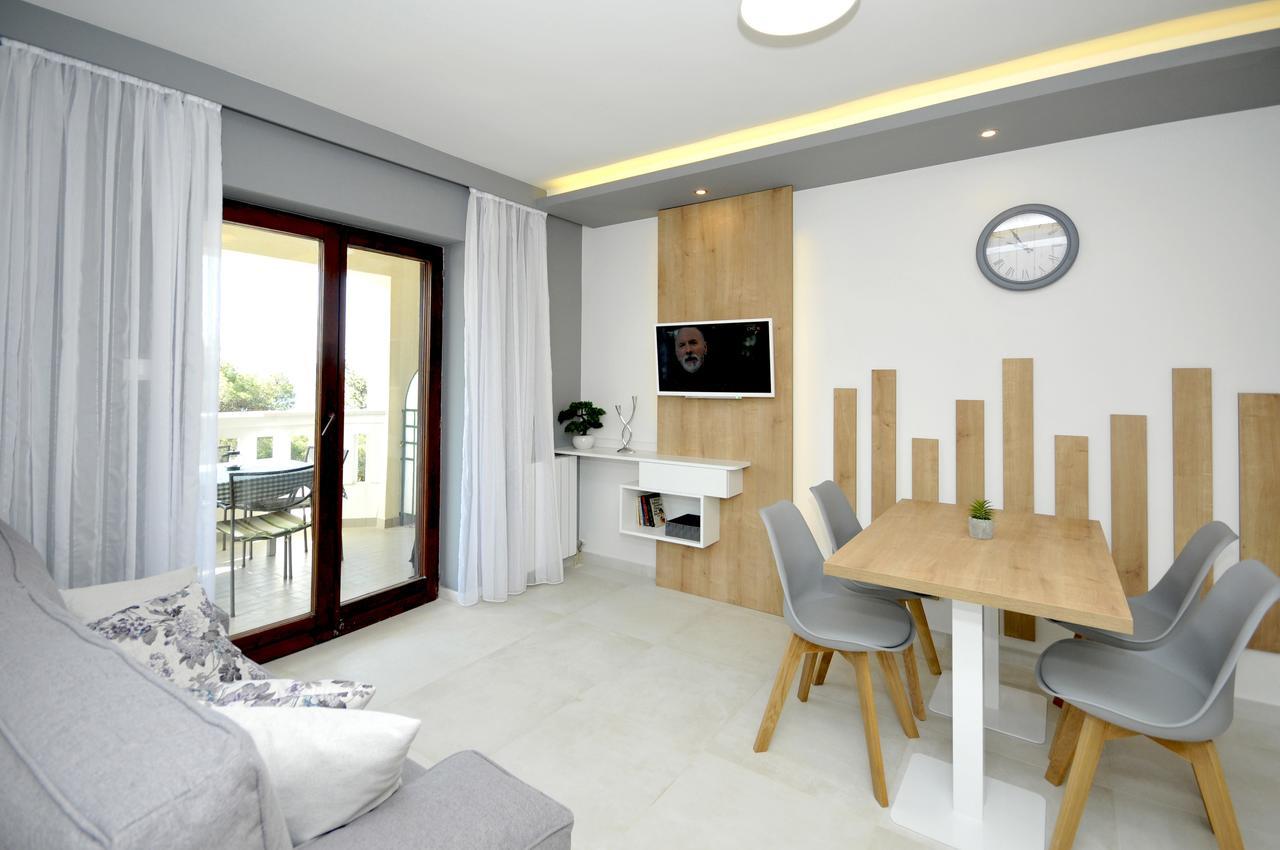 Villa Fani - Apartments In โตรกีร์ ภายนอก รูปภาพ