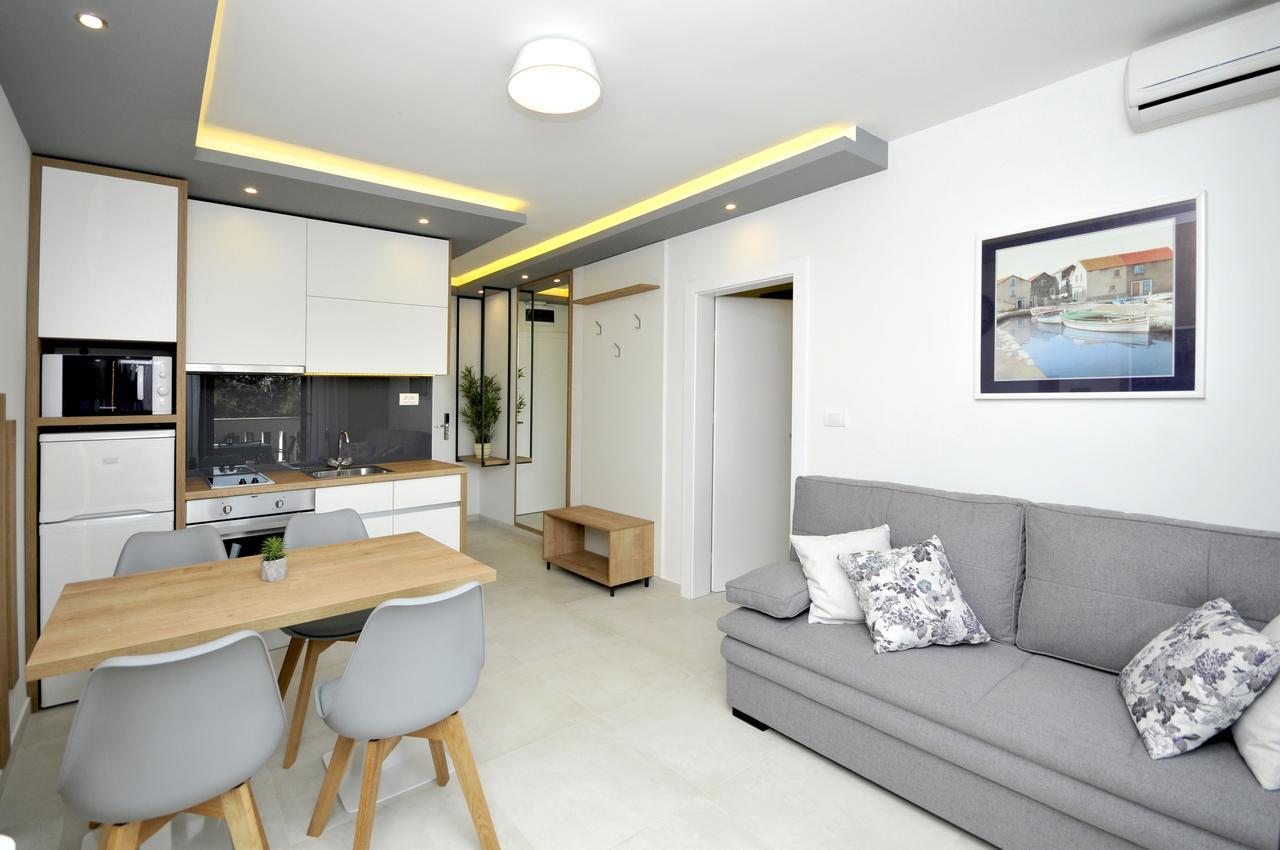 Villa Fani - Apartments In โตรกีร์ ภายนอก รูปภาพ