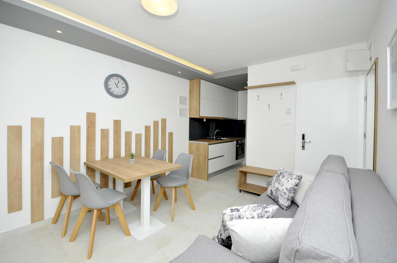 Villa Fani - Apartments In โตรกีร์ ภายนอก รูปภาพ