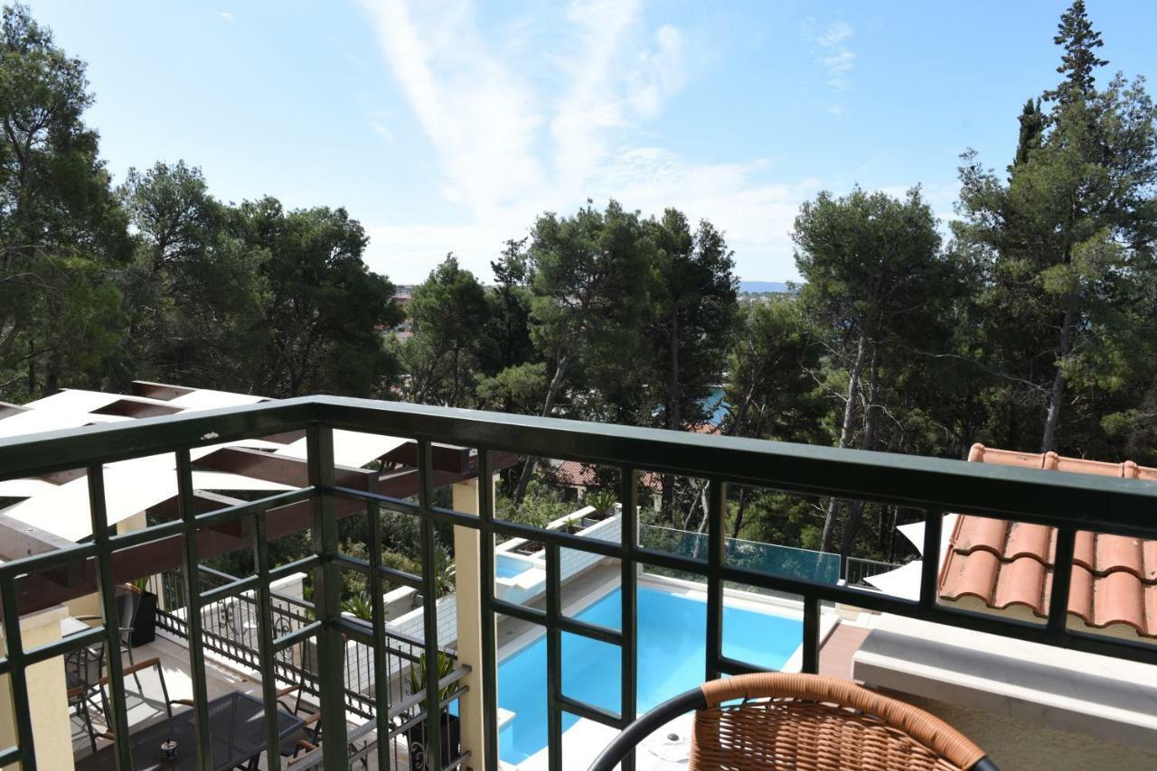 Villa Fani - Apartments In โตรกีร์ ภายนอก รูปภาพ