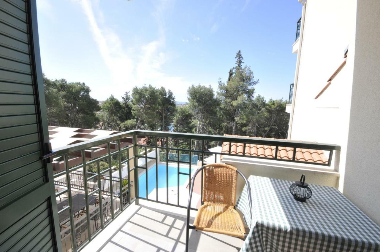 Villa Fani - Apartments In โตรกีร์ ภายนอก รูปภาพ