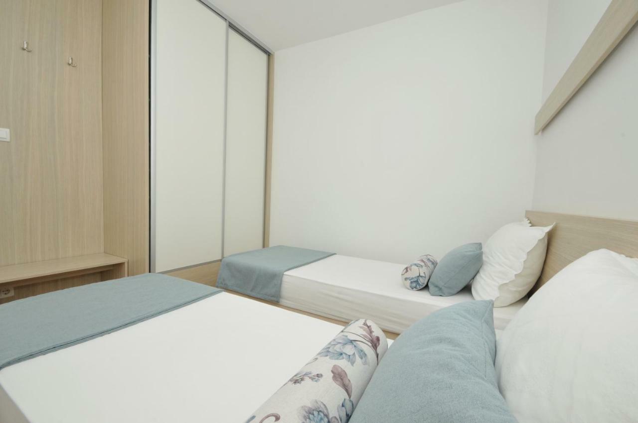 Villa Fani - Apartments In โตรกีร์ ภายนอก รูปภาพ
