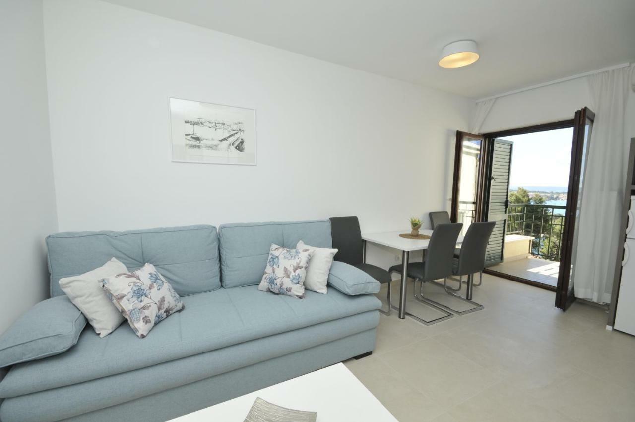 Villa Fani - Apartments In โตรกีร์ ภายนอก รูปภาพ