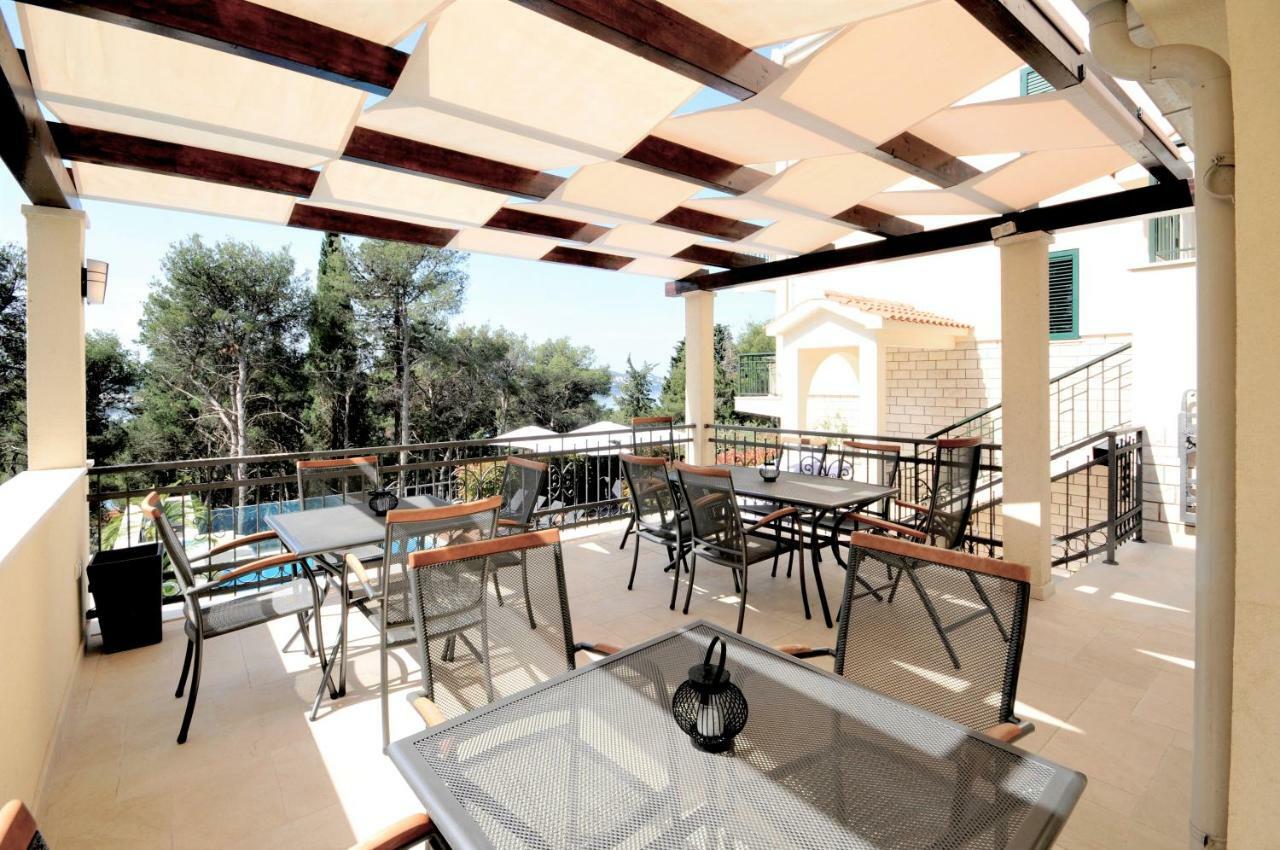 Villa Fani - Apartments In โตรกีร์ ภายนอก รูปภาพ